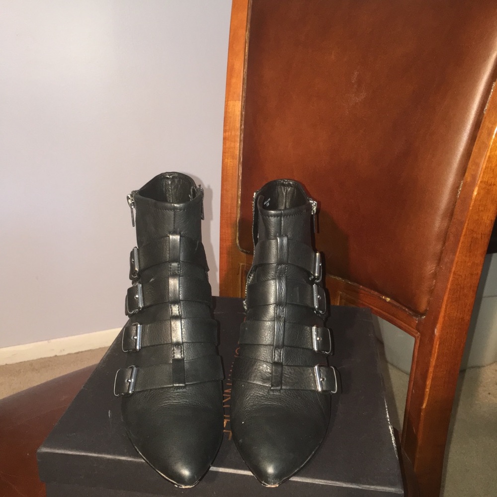Short boots